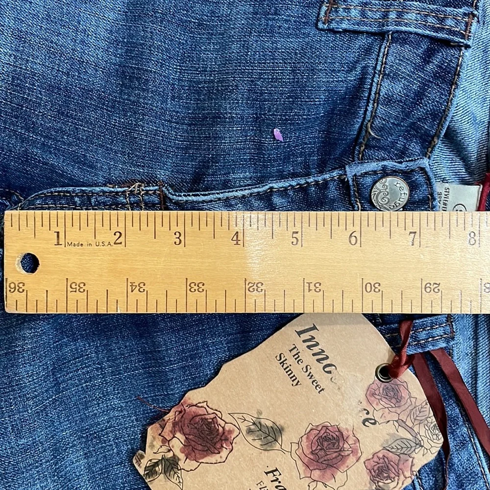 Refuge  Blue Jeans NWT Style The Sweet Skinny Size 9 98% cotton 2% spandex - Picture 8 of 13